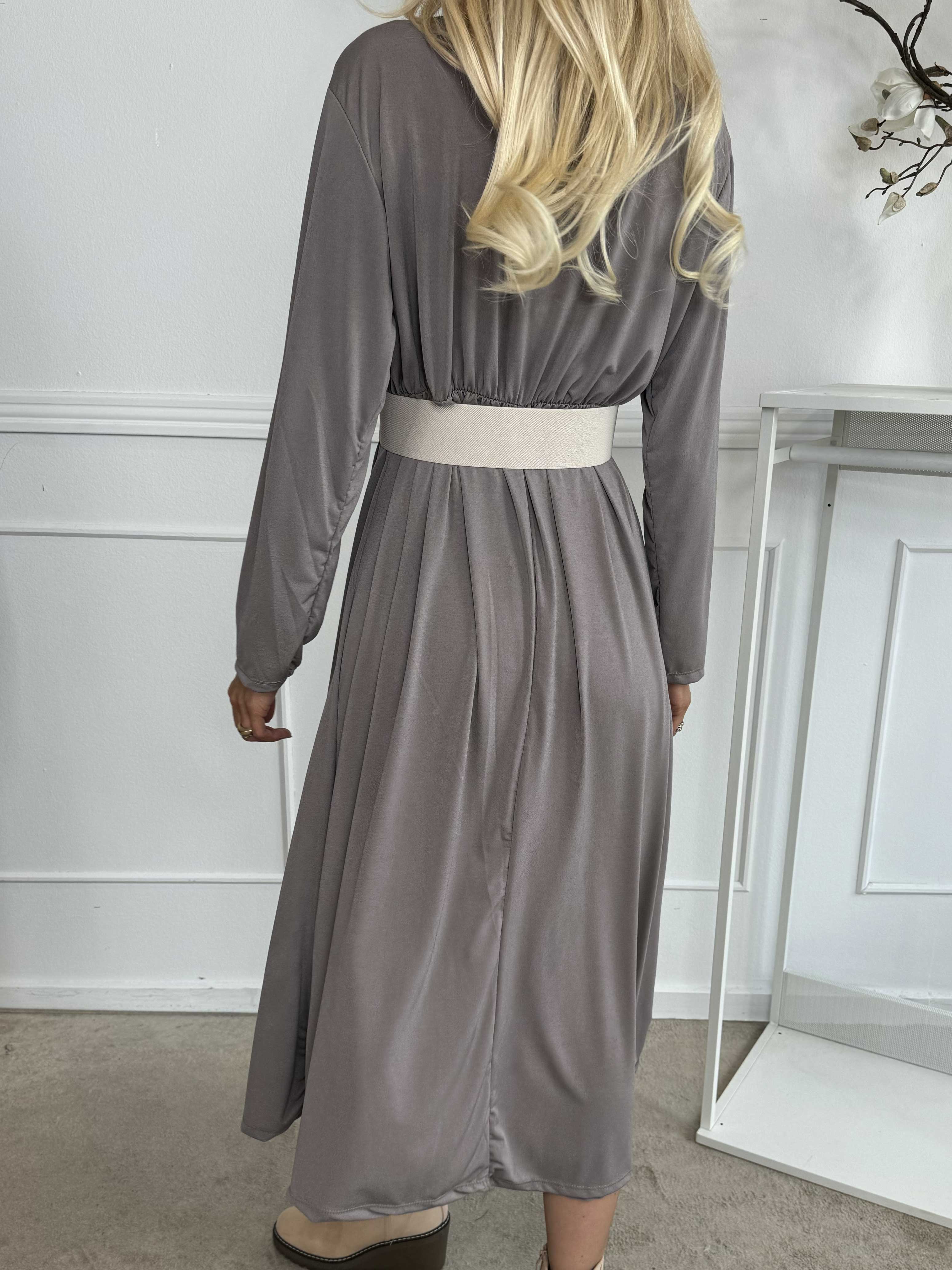 Nelly Plain - Elastisk enfärgad klänning i viskos